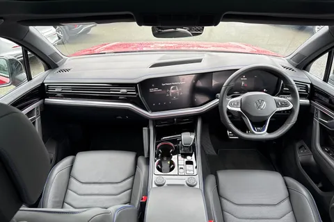 DG75WJK Volkswagen Touareg 3.0 V6 TSI eHybrid 4Motion R 5dr Tip Auto | Tow Bar | Massage Seats Thumbnail #45