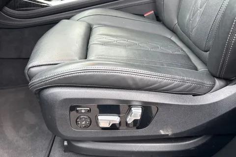 NV69AXB BMW X7 3.0 M50d Auto xDrive Euro 6 (s/s) 5dr Thumbnail #42