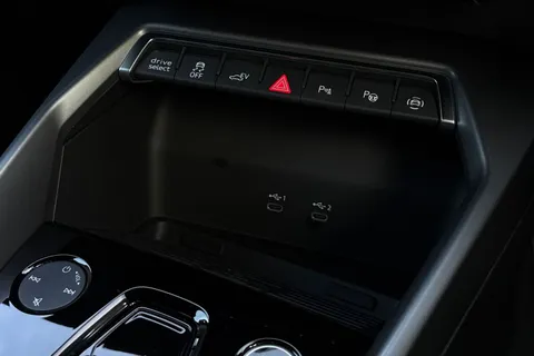 LT75ZTX Audi A3 Black Edition 40 TFSI e  204 PS S tronic Thumbnail #39