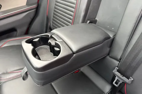 38 of 60 for Land Rover Discovery Sport 2.0 D180 MHEV R-Dynamic HSE Auto 4WD Euro 6 (s/s) 5dr