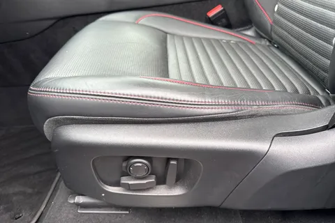 40 of 60 for Land Rover Discovery Sport 2.0 D180 MHEV R-Dynamic HSE Auto 4WD Euro 6 (s/s) 5dr