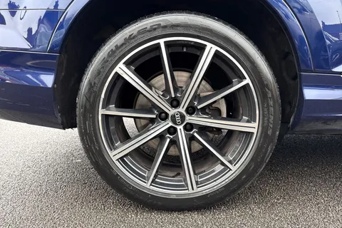 22 of 62 for Audi Q7 3.0 TDI V6 50 Black Edition Tiptronic quattro Euro 6 (s/s) 5dr