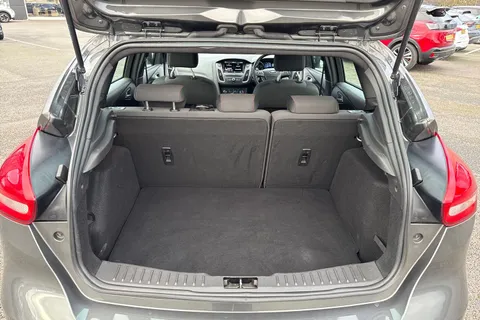 BJ66KUG Ford Focus 1.5T EcoBoost ST-Line Euro 6 (s/s) 5dr Thumbnail #8