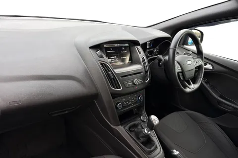 BJ66KUG Ford Focus 1.5T EcoBoost ST-Line Euro 6 (s/s) 5dr Thumbnail #16