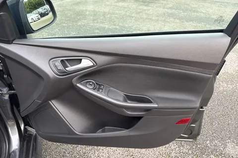 BJ66KUG Ford Focus 1.5T EcoBoost ST-Line Euro 6 (s/s) 5dr Thumbnail #22