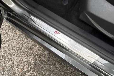 BJ66KUG Ford Focus 1.5T EcoBoost ST-Line Euro 6 (s/s) 5dr Thumbnail #35