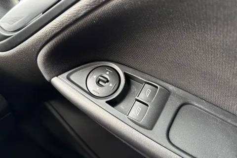 BJ66KUG Ford Focus 1.5T EcoBoost ST-Line Euro 6 (s/s) 5dr Thumbnail #38