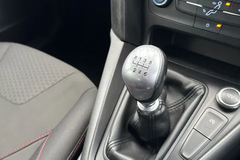 BJ66KUG Ford Focus 1.5T EcoBoost ST-Line Euro 6 (s/s) 5dr Thumbnail #50