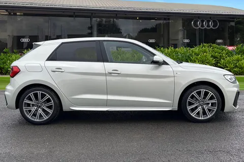  Audi A1 1.0 TFSI 30 S line Sportback Euro 6 (s/s) 5dr Thumbnail #4