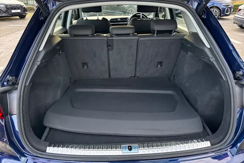 7 of 46 for Audi Q3 Sport 35 TFSI 150 PS S tronic