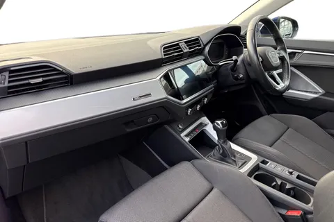 15 of 46 for Audi Q3 Sport 35 TFSI 150 PS S tronic