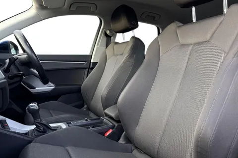 16 of 46 for Audi Q3 Sport 35 TFSI 150 PS S tronic