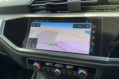 17 of 46 for Audi Q3 Sport 35 TFSI 150 PS S tronic