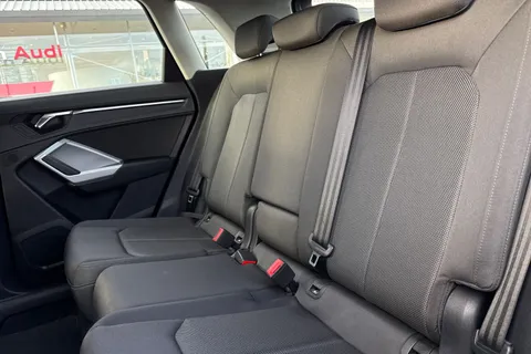 19 of 46 for Audi Q3 Sport 35 TFSI 150 PS S tronic