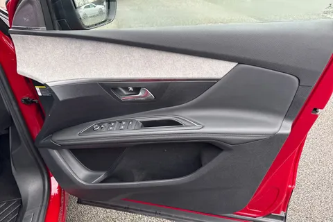 RV71HRP PEUGEOT 3008 1.6 13.2kWh GT e-EAT 4WD Euro 6 (s/s) 5dr Thumbnail #22