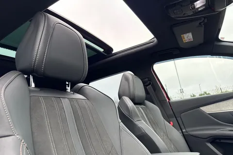 RV71HRP PEUGEOT 3008 1.6 13.2kWh GT e-EAT 4WD Euro 6 (s/s) 5dr Thumbnail #25