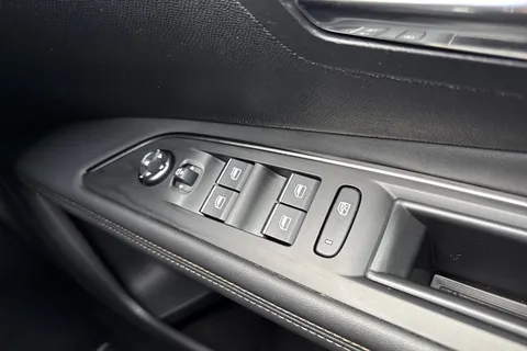 RV71HRP PEUGEOT 3008 1.6 13.2kWh GT e-EAT 4WD Euro 6 (s/s) 5dr Thumbnail #44