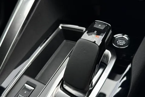 RV71HRP PEUGEOT 3008 1.6 13.2kWh GT e-EAT 4WD Euro 6 (s/s) 5dr Thumbnail #62