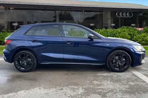 LR75DWE Audi A3 Black Edition 40 TFSI e  204 PS S tronic Thumbnail #4