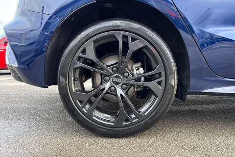 LR75DWE Audi A3 Black Edition 40 TFSI e  204 PS S tronic Thumbnail #11