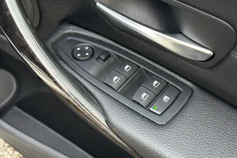 YG66SXT BMW 4 Series Gran Coupe 2.0 420i Luxury Euro 6 (s/s) 5dr Thumbnail #19