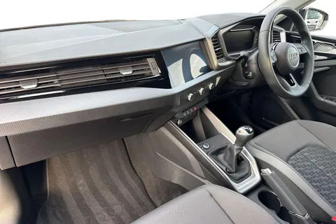  Audi A1 1.0 TFSI 30 Sport Sportback Euro 6 (s/s) 5dr Thumbnail #9