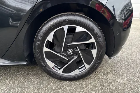 12 of 46 for Volkswagen ID.3 150kW Match Pro 59kWh 5dr Auto | 18'' Alloy Wheels | Ambient Lighting