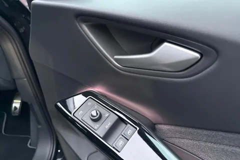 21 of 46 for Volkswagen ID.3 150kW Match Pro 59kWh 5dr Auto | 18'' Alloy Wheels | Ambient Lighting