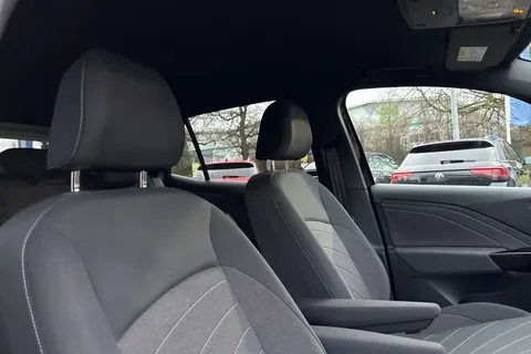 24 of 46 for Volkswagen ID.3 150kW Match Pro 59kWh 5dr Auto | 18'' Alloy Wheels | Ambient Lighting