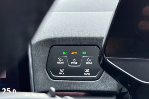 26 of 46 for Volkswagen ID.3 150kW Match Pro 59kWh 5dr Auto | 18'' Alloy Wheels | Ambient Lighting