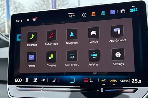 27 of 46 for Volkswagen ID.3 150kW Match Pro 59kWh 5dr Auto | 18'' Alloy Wheels | Ambient Lighting