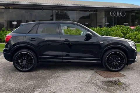 DE75YGO Audi Q2 Black Edition 35 TFSI  150 PS S tronic Thumbnail #4