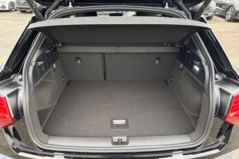 DE75YGO Audi Q2 Black Edition 35 TFSI  150 PS S tronic Thumbnail #7