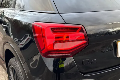 DE75YGO Audi Q2 Black Edition 35 TFSI  150 PS S tronic Thumbnail #8