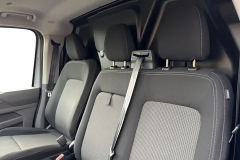 BG25EDX Volkswagen Transporter 2.0 TDI 150 Commerce Plus Van Auto Thumbnail #11