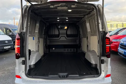 PJ75YDH Volkswagen Transporter T28 Panel Van Commerce Pro SWB 110 PS 2.0 TDI 6sp Manual Thumbnail #7