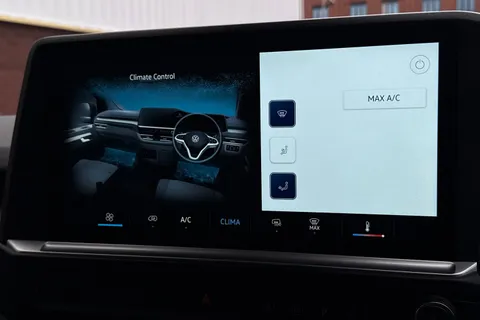 BG25EDX Volkswagen Transporter 2.0 TDI 150 Commerce Plus Van Auto Thumbnail #19