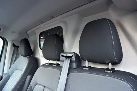 PJ75YDH Volkswagen Transporter T28 Panel Van Commerce Pro SWB 110 PS 2.0 TDI 6sp Manual Thumbnail #19