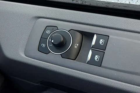 PJ75YDH Volkswagen Transporter T28 Panel Van Commerce Pro SWB 110 PS 2.0 TDI 6sp Manual Thumbnail #21