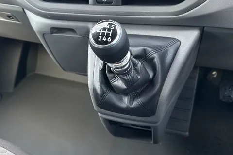 PJ75YDH Volkswagen Transporter T28 Panel Van Commerce Pro SWB 110 PS 2.0 TDI 6sp Manual Thumbnail #23