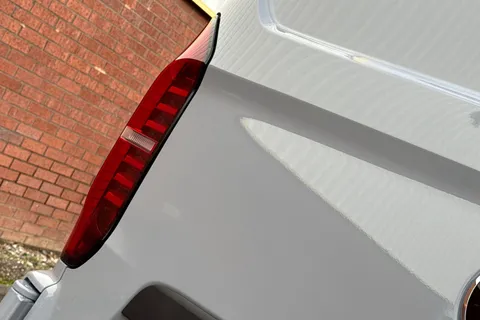 BG25EDX Volkswagen Transporter 2.0 TDI 150 Commerce Plus Van Auto Thumbnail #35