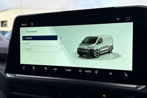 PJ75YDH Volkswagen Transporter T28 Panel Van Commerce Pro SWB 110 PS 2.0 TDI 6sp Manual Thumbnail #34