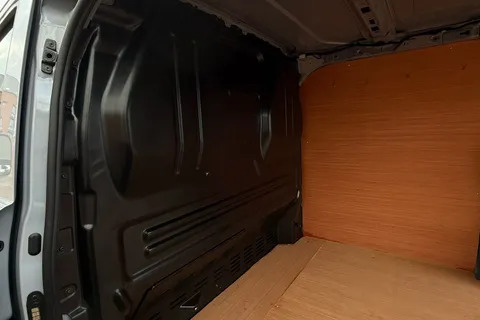 BG25EDX Volkswagen Transporter 2.0 TDI 150 Commerce Plus Van Auto Thumbnail #48