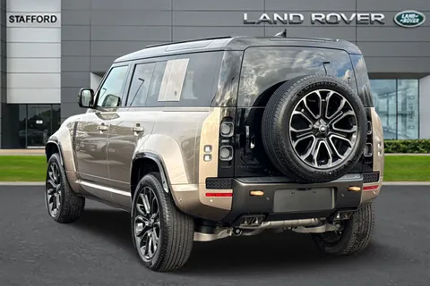  Land Rover Defender 110 4.4P V8 MHEV OCTA Auto 4WD Euro 6 (s/s) 5dr Thumbnail #3