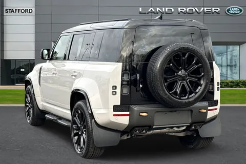  Land Rover Defender 110 4.4 P635 V8 MHEV OCTA Auto 4WD Euro 6 (s/s) 5dr Thumbnail #3