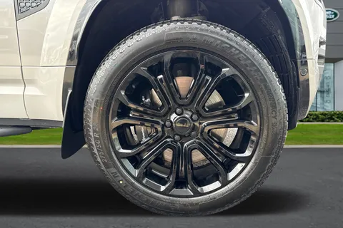  Land Rover Defender 110 4.4 P635 V8 MHEV OCTA Auto 4WD Euro 6 (s/s) 5dr Thumbnail #9