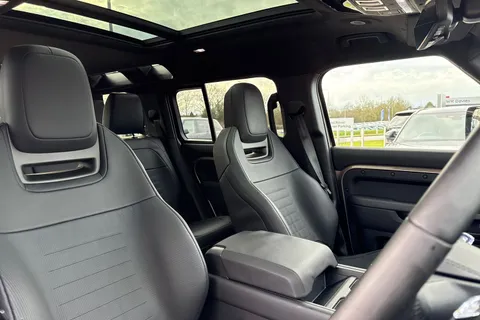  Land Rover Defender 110 4.4P V8 MHEV OCTA Auto 4WD Euro 6 (s/s) 5dr Thumbnail #11