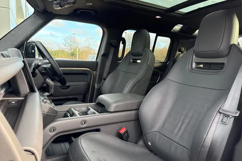  Land Rover Defender 110 4.4P V8 MHEV OCTA Auto 4WD Euro 6 (s/s) 5dr Thumbnail #12