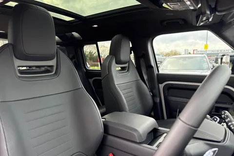  Land Rover Defender 110 4.4 P635 V8 MHEV OCTA Auto 4WD Euro 6 (s/s) 5dr Thumbnail #11