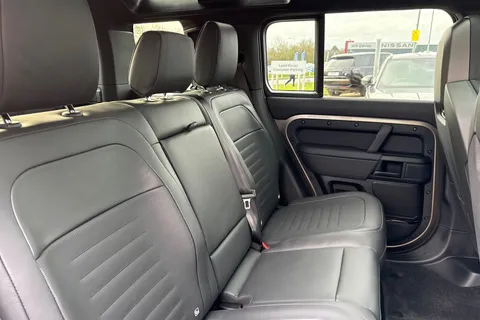  Land Rover Defender 110 4.4P V8 MHEV OCTA Auto 4WD Euro 6 (s/s) 5dr Thumbnail #13